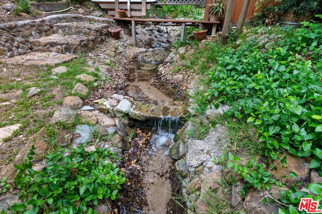 236 Cyn Rd, Thousand Oaks CA 91320-4608 exterior