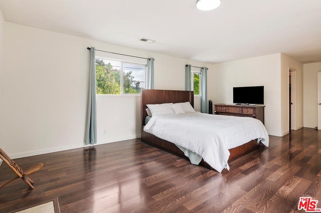 236 Cyn Rd, Thousand Oaks CA 91320-4608 exterior