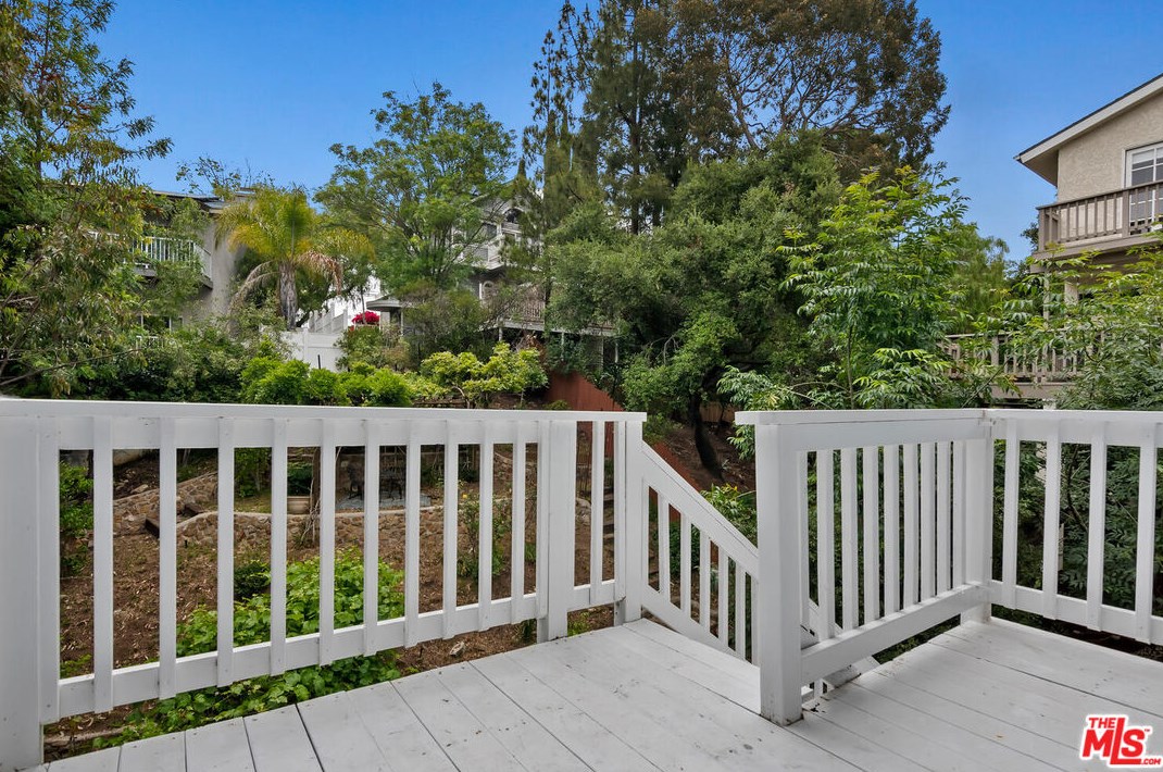 236 Cyn Rd, Thousand Oaks CA 91320-4608 exterior