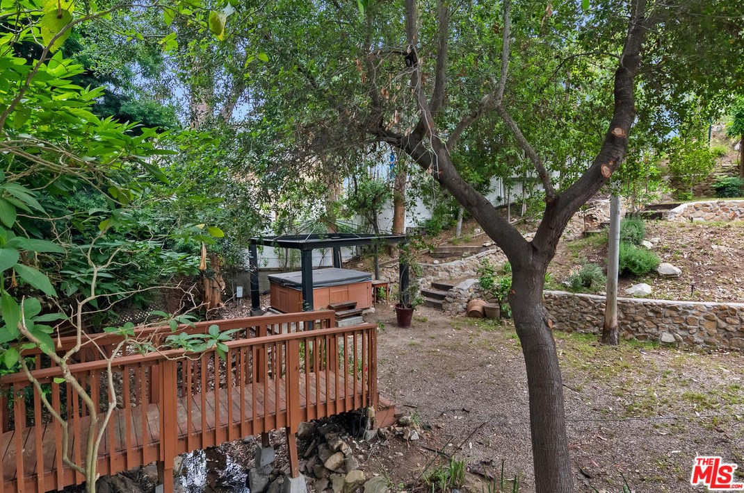 236 Cyn Rd, Thousand Oaks CA 91320-4608 exterior