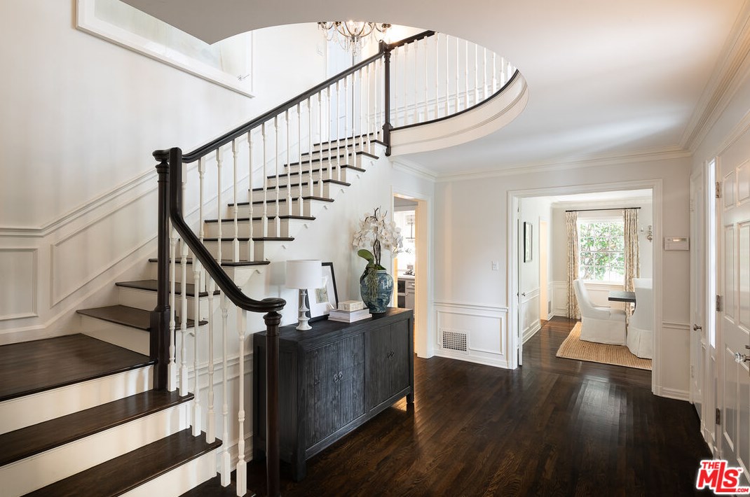601 Loring Ave, Los Angeles, CA 90024-2537