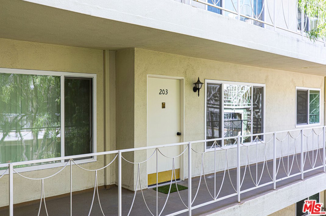315 N Louise St #203, Glendale, CA 91206