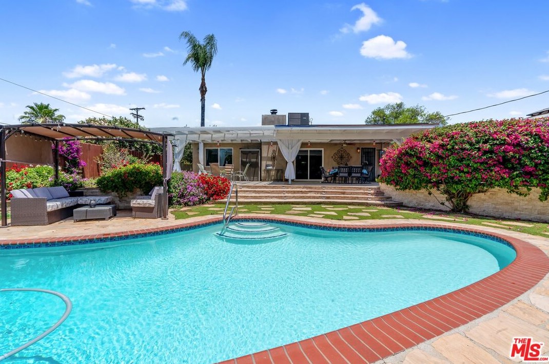 17260 Lahey St, San Fernando CA  91344-4141 exterior
