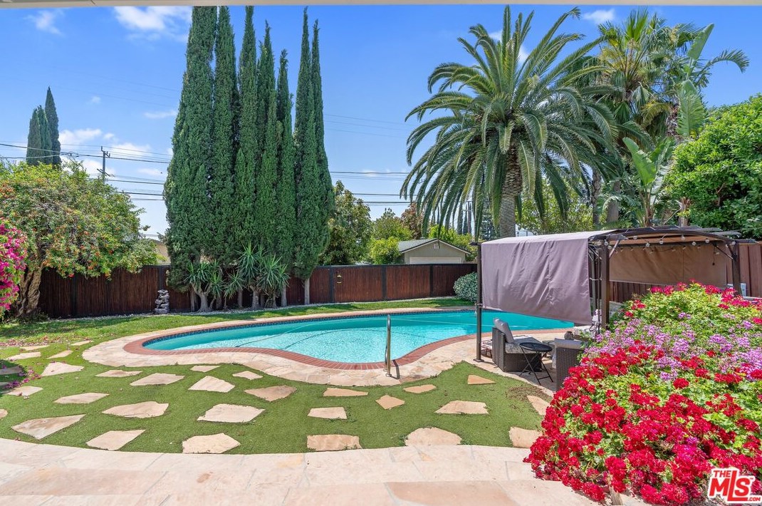 17260 Lahey St, San Fernando CA  91344-4141 exterior