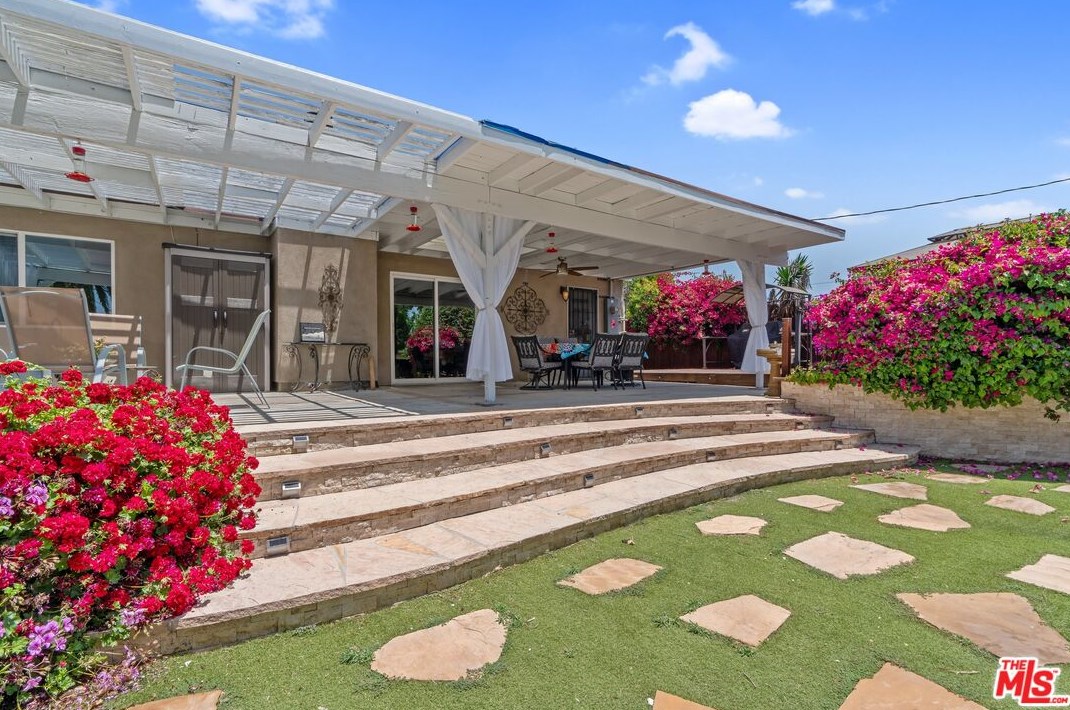 17260 Lahey St, San Fernando CA  91344-4141 exterior
