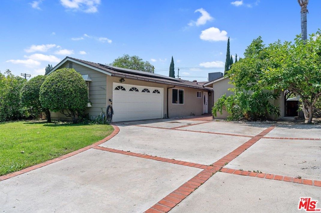 17260 Lahey St, San Fernando CA  91344-4141 exterior