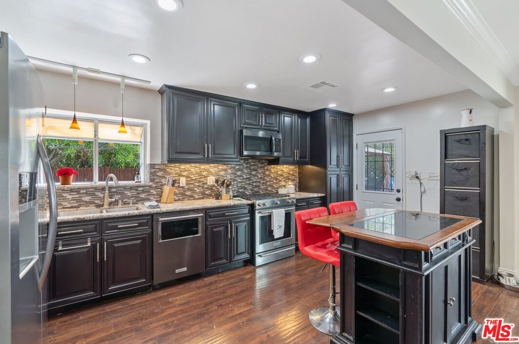 17260 Lahey St, San Fernando CA  91344-4141 exterior