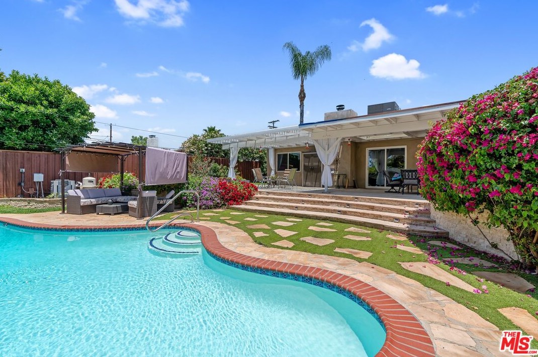 17260 Lahey St, San Fernando CA  91344-4141 exterior