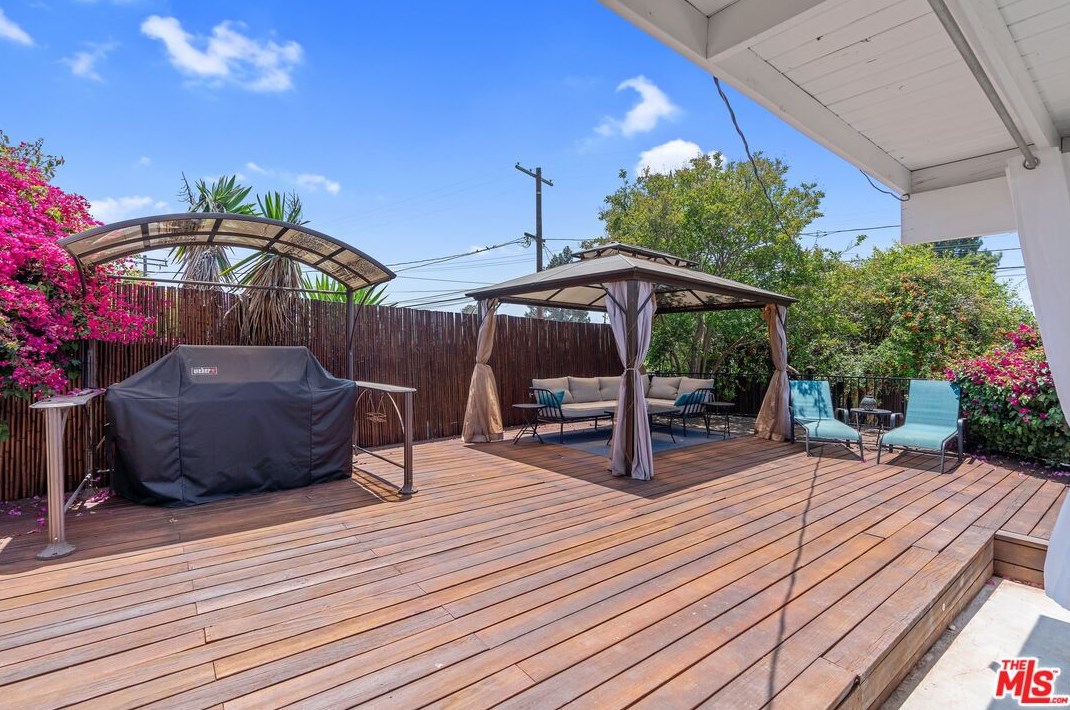17260 Lahey St, San Fernando CA  91344-4141 exterior