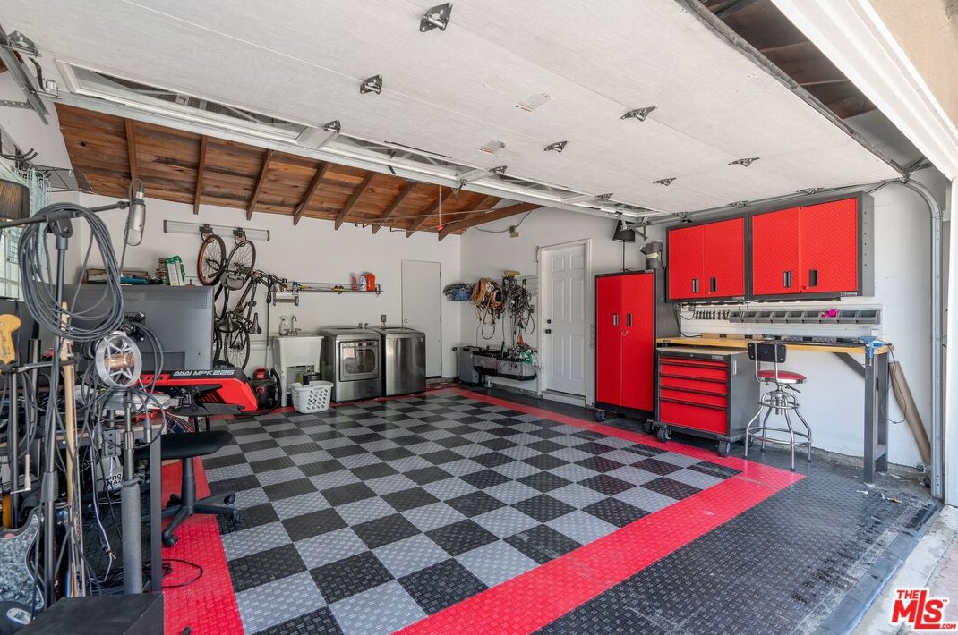 17260 Lahey St, San Fernando CA  91344-4141 exterior