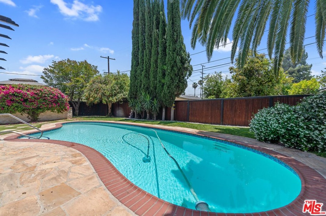 17260 Lahey St, San Fernando CA  91344-4141 exterior