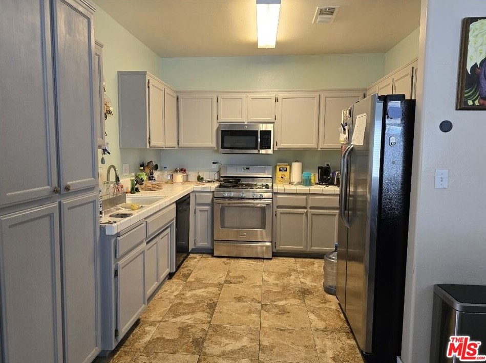 9146 Topico Ct, Bakersfield, CA 93306-8358