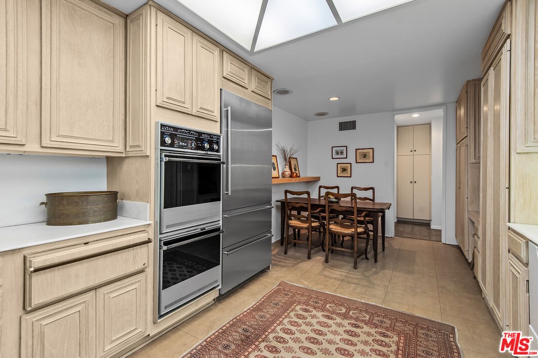 2246 Century Hl, Los Angeles CA  90067-3506 exterior