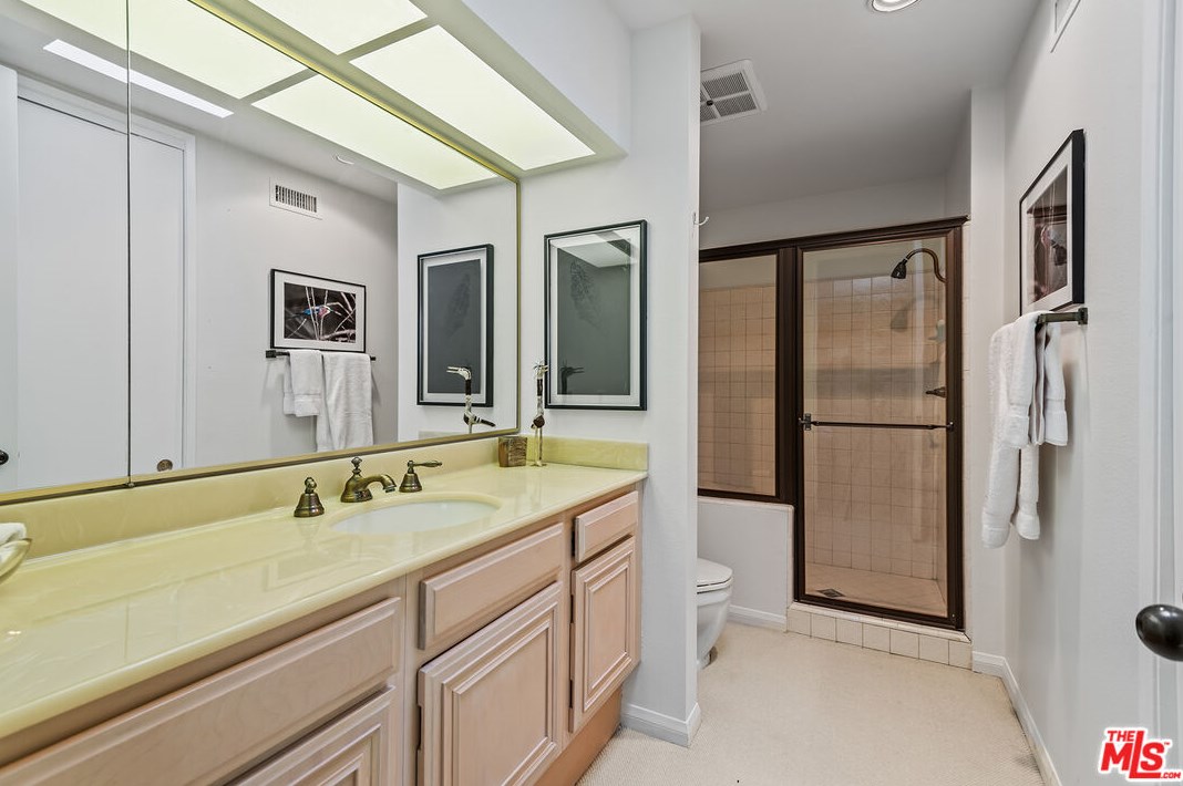 2246 Century Hl, Los Angeles CA  90067-3506 exterior