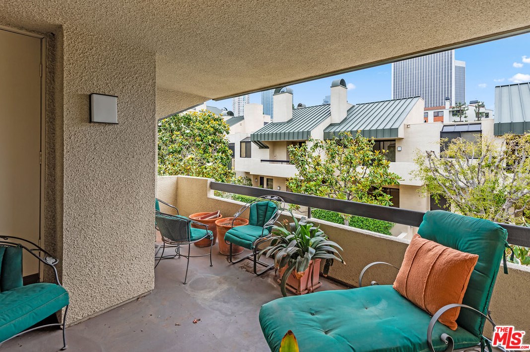 2246 Century Hl, Los Angeles CA  90067-3506 exterior