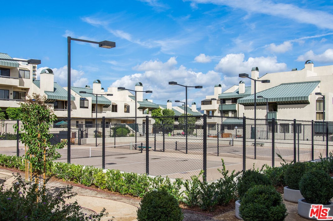 2246 Century Hl, Los Angeles CA  90067-3506 exterior