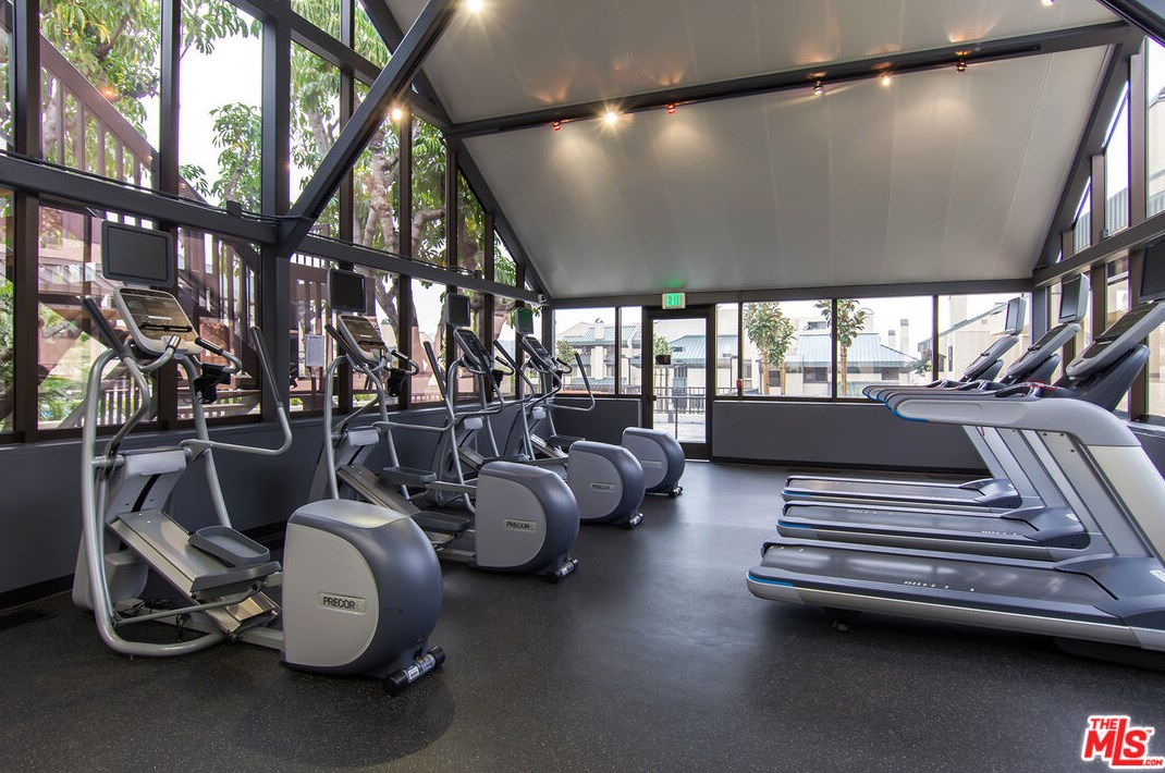 2246 Century Hl, Los Angeles CA  90067-3506 exterior