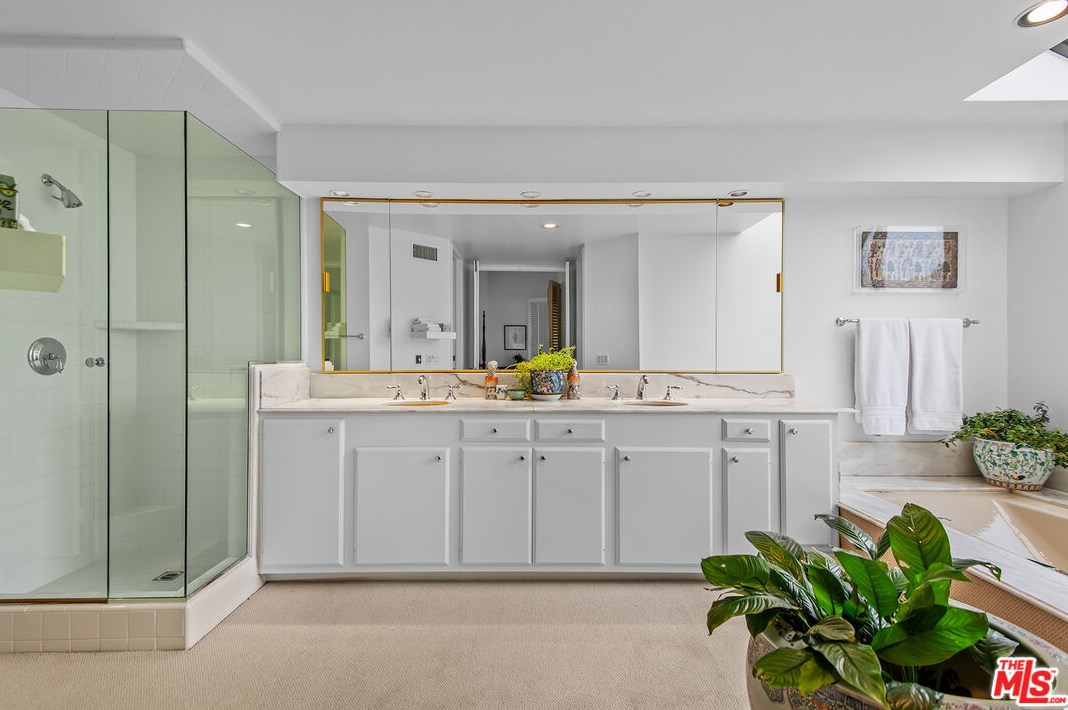 2246 Century Hl, Los Angeles CA  90067-3506 exterior