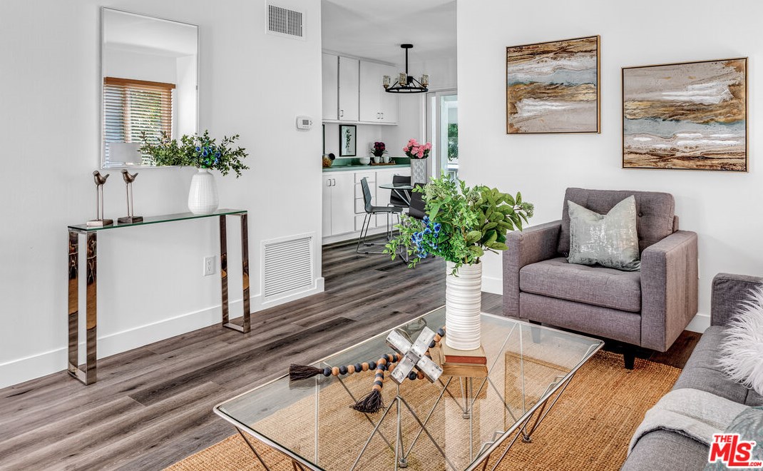 19824 Spanish Oak Dr, Santa Clarita, CA 91321-1338