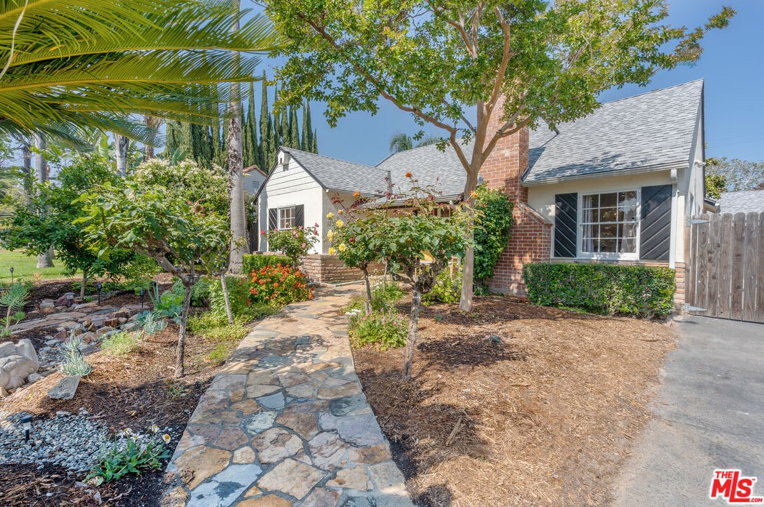 4912 Denny Ave, North Hollywood, CA 91601-4737