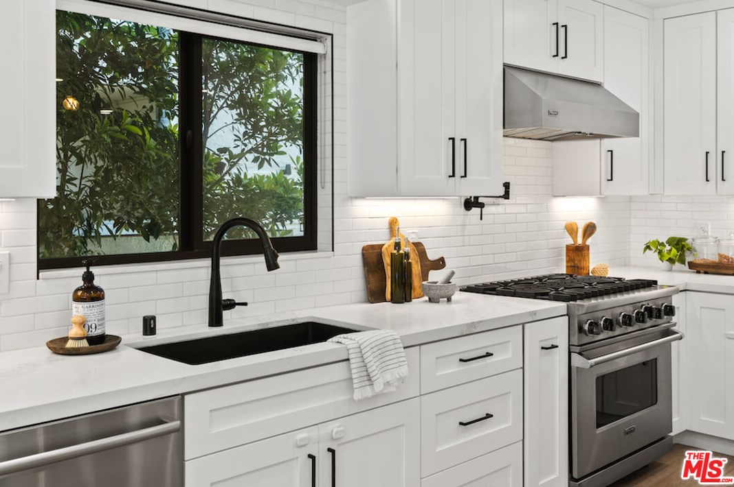 11416 Mccune Ave, Los Angeles CA  90066-3637 exterior