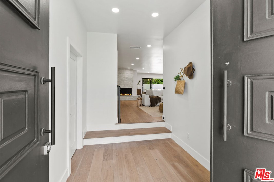 11416 Mccune Ave, Los Angeles CA  90066-3318 exterior