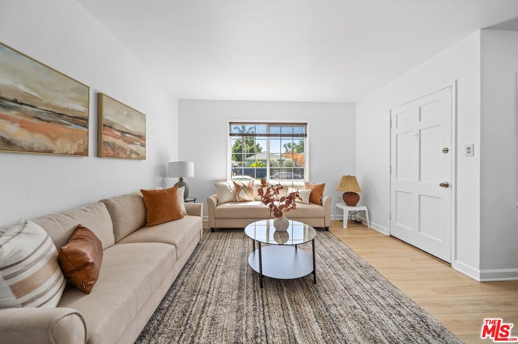 7728 Hindry Ave, Los Angeles CA  90045-5728 exterior