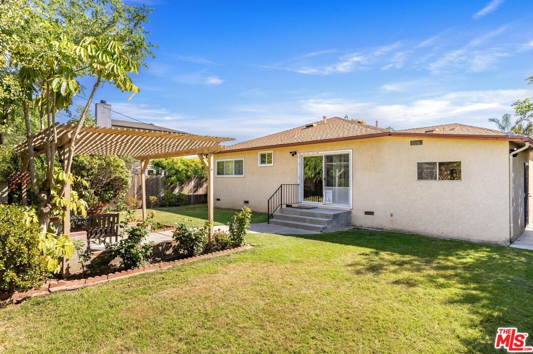 7728 Hindry Ave, Los Angeles CA  90045-5728 exterior