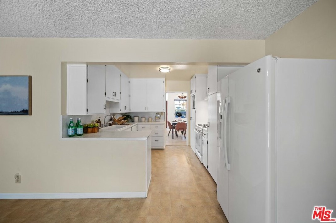 7728 Hindry Ave, Los Angeles CA  90045-5728 exterior