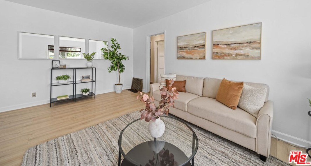 7728 Hindry Ave, Los Angeles CA  90045-3226 exterior