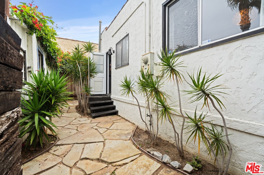 440 Ximeno Ave, Long Beach CA  90815-2541 exterior
