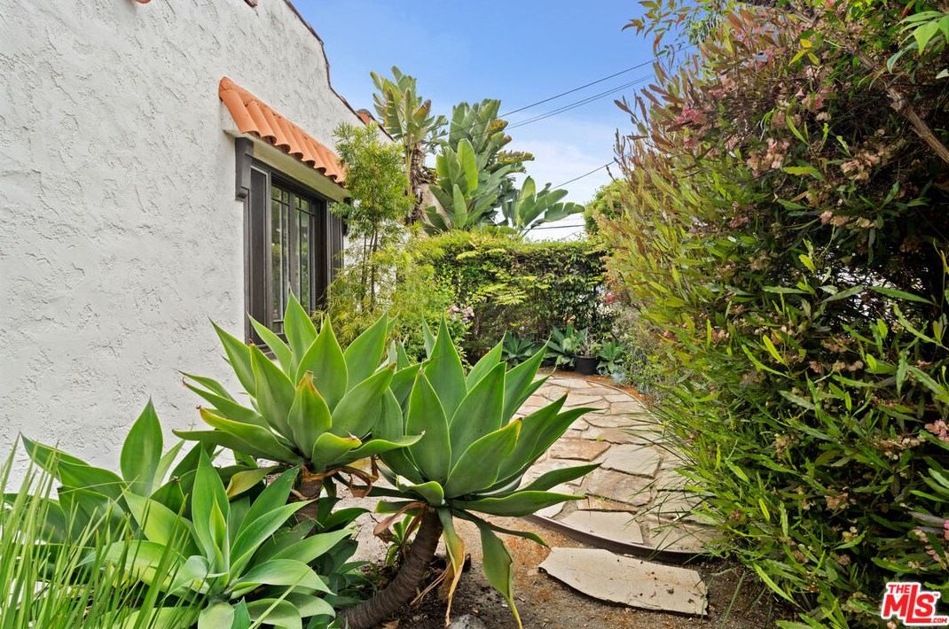 440 Ximeno Ave, Long Beach CA  90815-2541 exterior