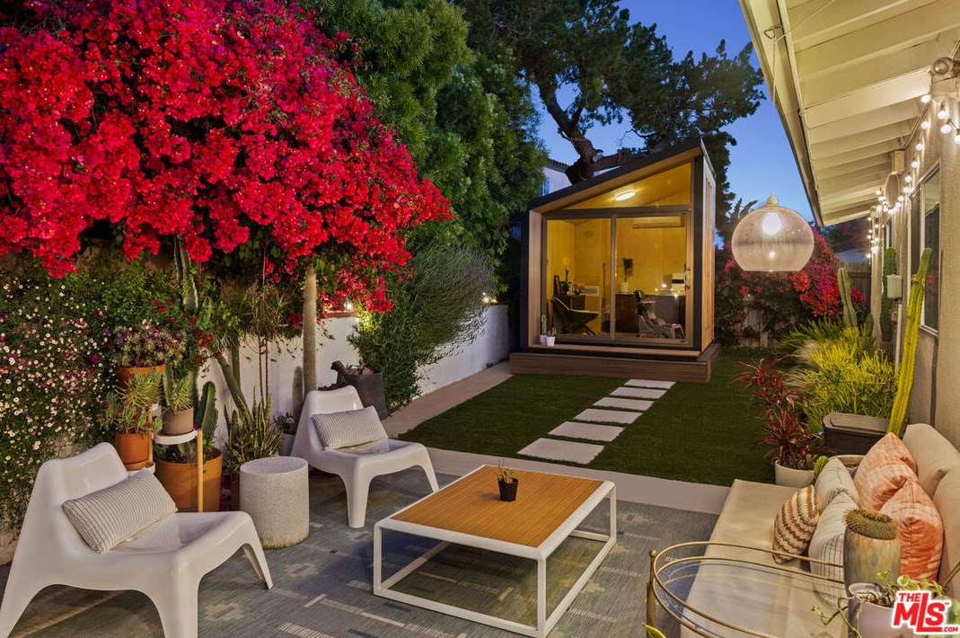 1600 Marion Dr, Glendale CA  91205-3723 exterior