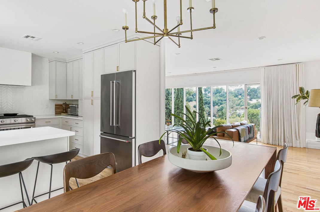 1600 Marion Dr, Glendale CA  91205-3752 exterior