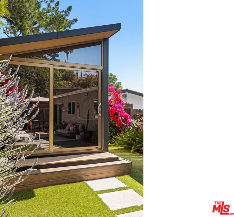 1600 Marion Dr, Glendale CA  91205-3752 exterior