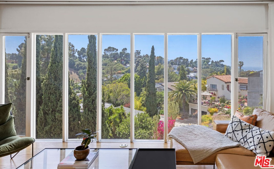 1600 Marion Dr, Glendale CA  91205-3752 exterior