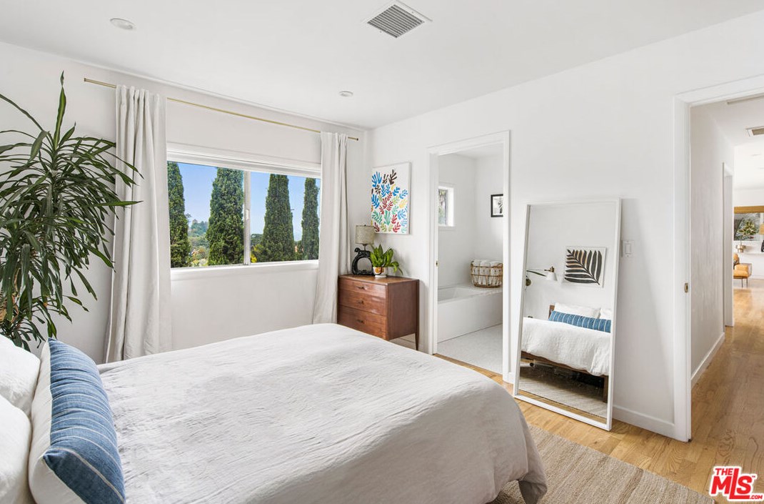 1600 Marion Dr, Glendale CA  91205-3752 exterior