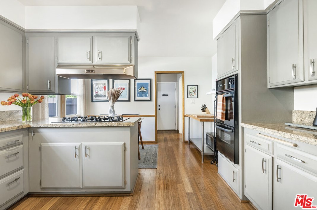 15357 Hart St, Van Nuys CA  91406-5225 exterior