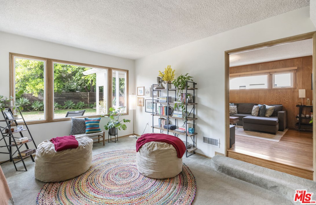 15357 Hart St, Van Nuys CA  91406-5225 exterior