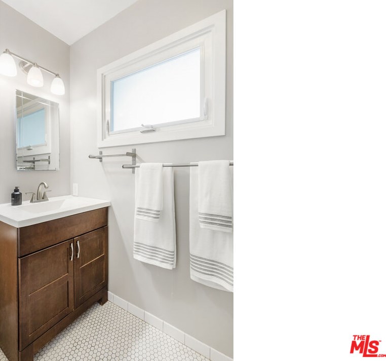 15357 Hart St, Van Nuys CA  91406-5225 exterior