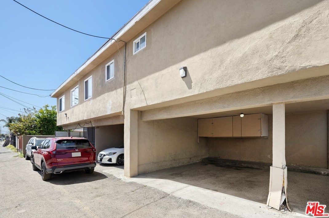 240 60th St, Los Angeles CA  90003-1266 exterior