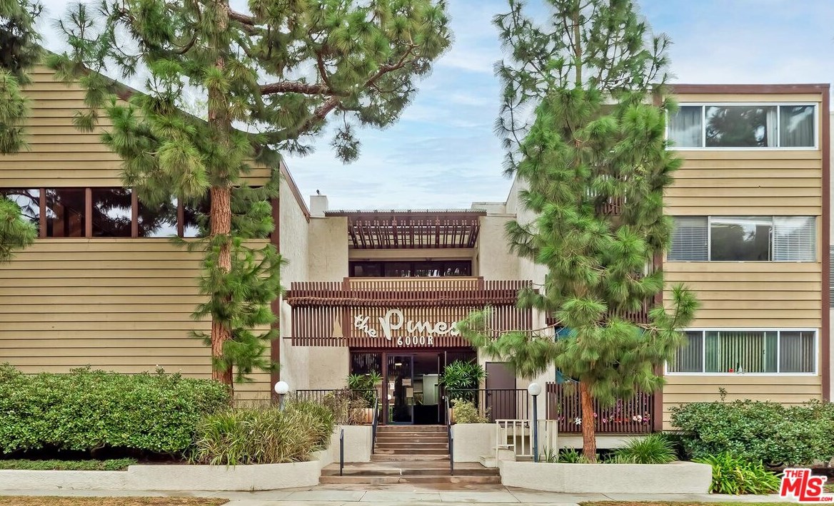6050 Canterbury Dr, Los Angeles CA  90230-6852 exterior