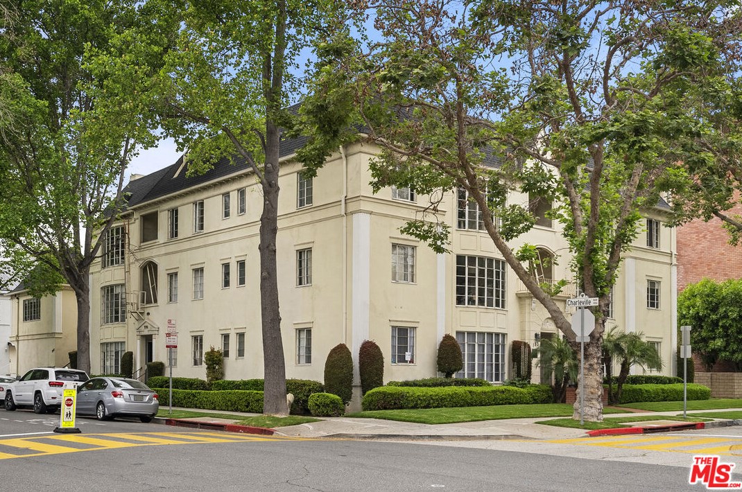 153 S Linden Dr, Beverly Hills, CA 90212
