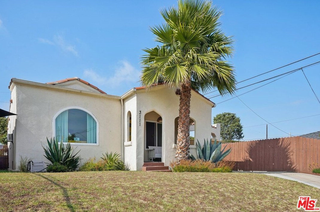 3111 69th St, Los Angeles, CA 90043-4723