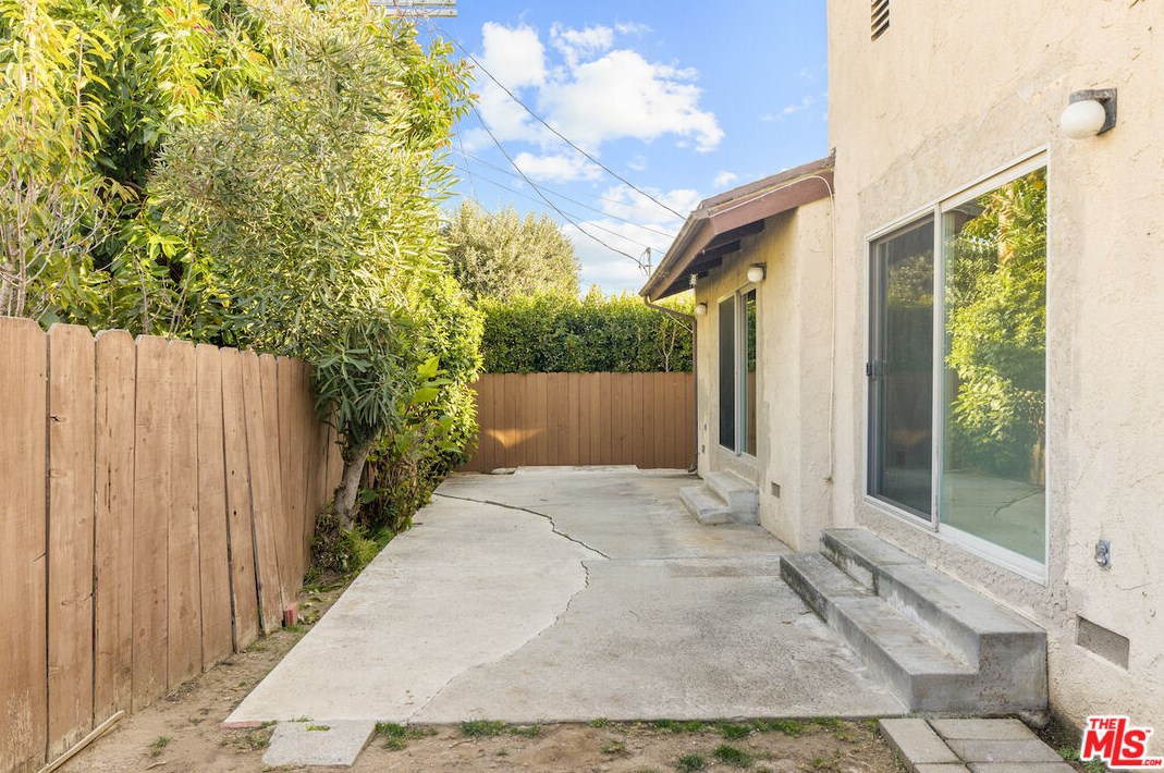 2710 Granville Ave, Los Angeles CA  90064-3604 exterior