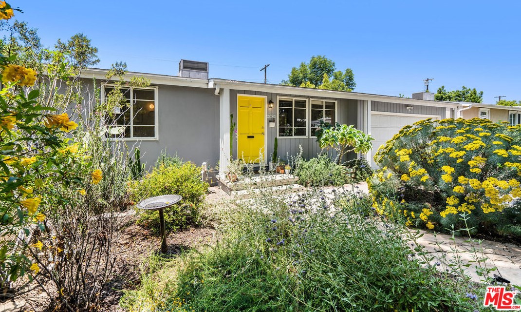 8401 Matilija Ave, Van Nuys, CA 91402