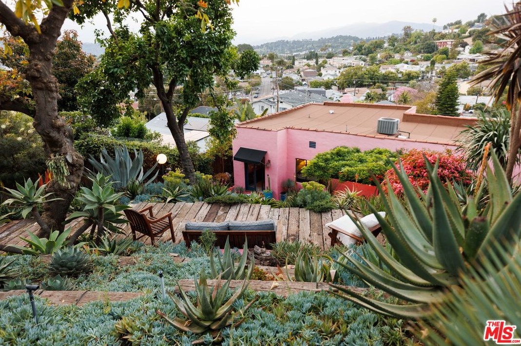 3318 Isabel Dr, Los Angeles CA  90065-2610 exterior