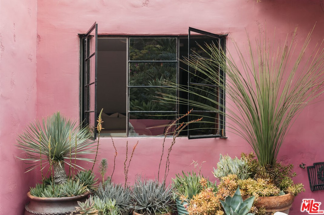 3318 Isabel Dr, Los Angeles CA  90065-2610 exterior