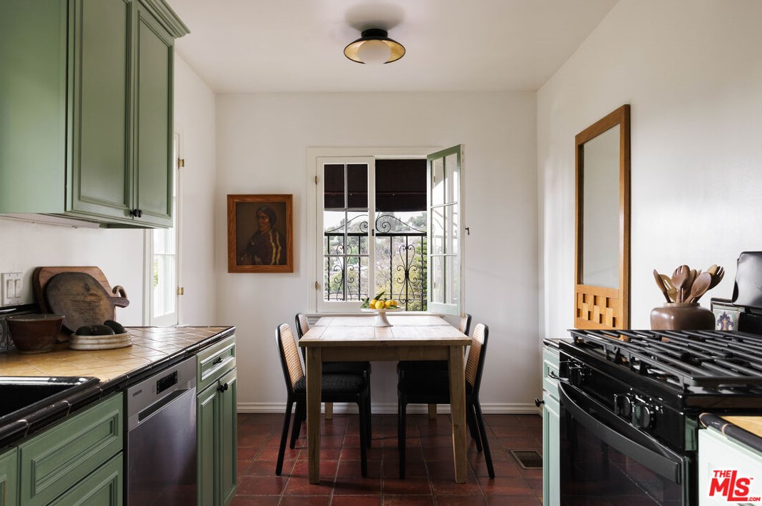 3318 Isabel Dr, Los Angeles CA  90065-2610 exterior