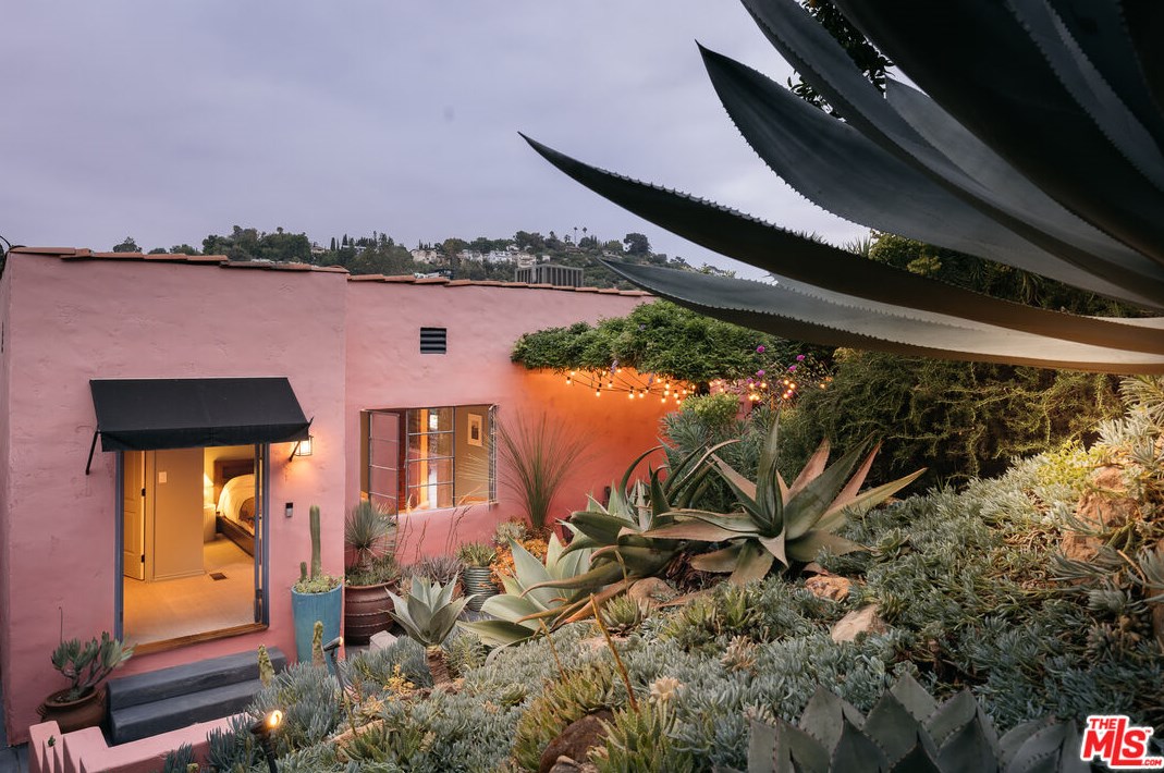 3318 Isabel Dr, Los Angeles CA  90065-2610 exterior